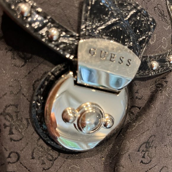 GUESS Belt Bag Y2K Magnetic Closure 2 Zippered Pockets Fits up to 27" Waist - Picture 4 of 13